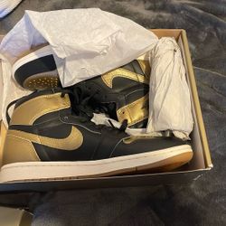 Nike Air Jordan 1 Retro High OG Metallic Gold 