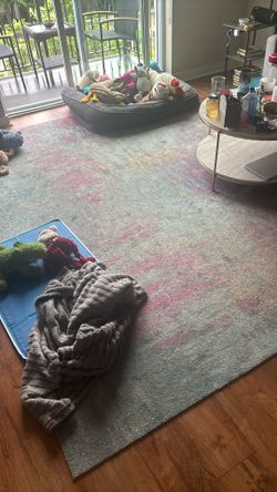 Rug And Table Free
