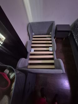Toddler bed