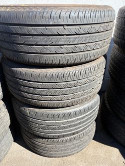 235/45/19 Continental Tires con 80% de vida las 4