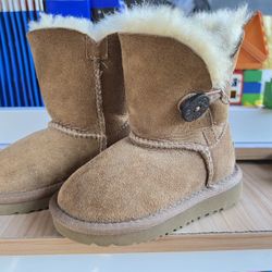UGG Unisex-Child T Bailey Button Ii Fashion Boot Size 6C