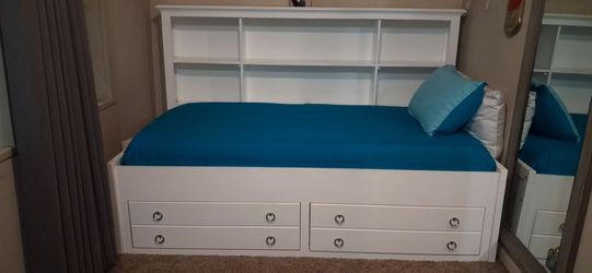 ✨ BEAUTIFUL TWIN DAYBED + MATTRESS | EXCELLENT CONDITION ✨
