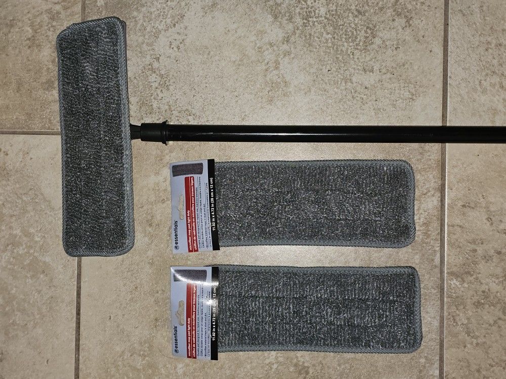 47" mop stick with 2 mop pads (spare) READ DESCRIPTION