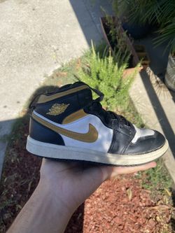 Kids Gold, White And Black Jordan’s 1Y 