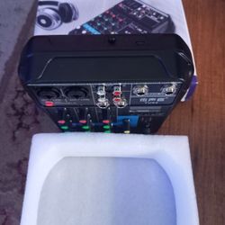 Professional 4-channel Mixing Console