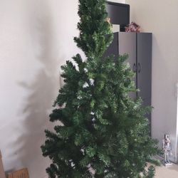 CMas Artificial Tree And Decoration 