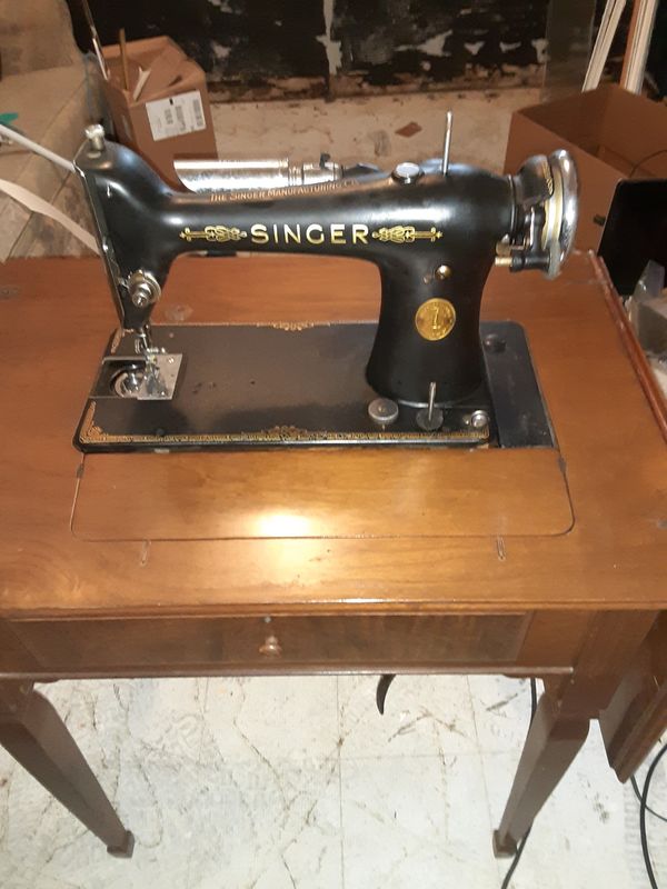 1930's Singer Sewing Machine for Sale in Seattle, WA - OfferUp