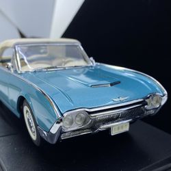 Danbury Mint 1961 Ford Thunderbird 1/24 Scale Car Convertible Model 