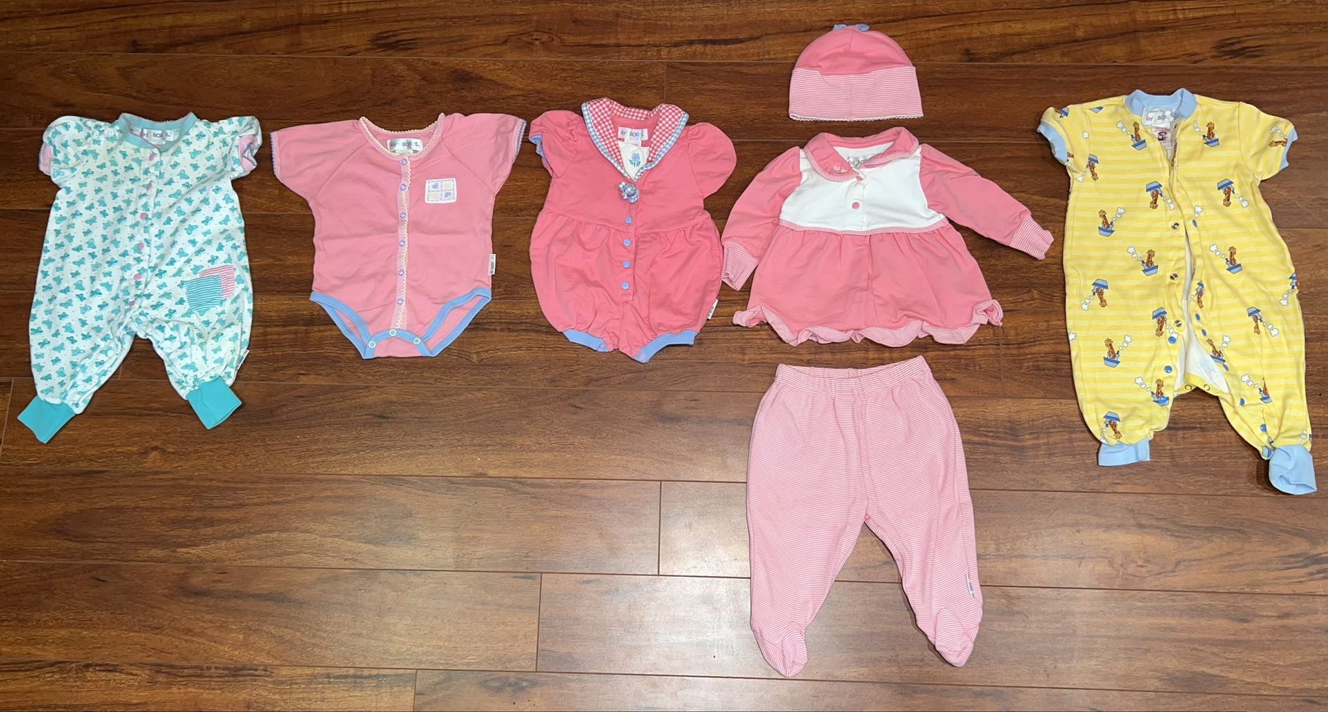 (5 Outfits) Gymboree Newborn Pink, Yellow And Green.