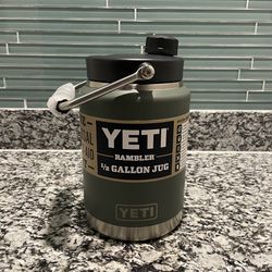 YETI- Rambler Half Gallon Jug Camp Green