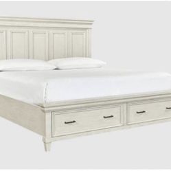 Coltyn White Queen Wood Platform Bed with Footboard Storage | Drawers 