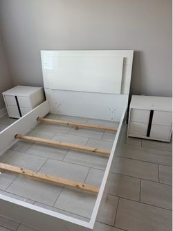 White bed frame and night stands queen