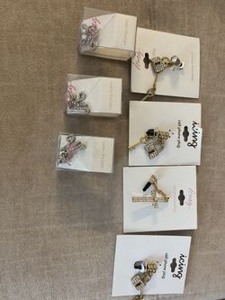 7 Pieces Of Phone Plugs