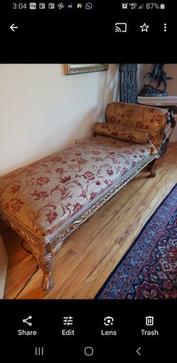 chaise lounge 