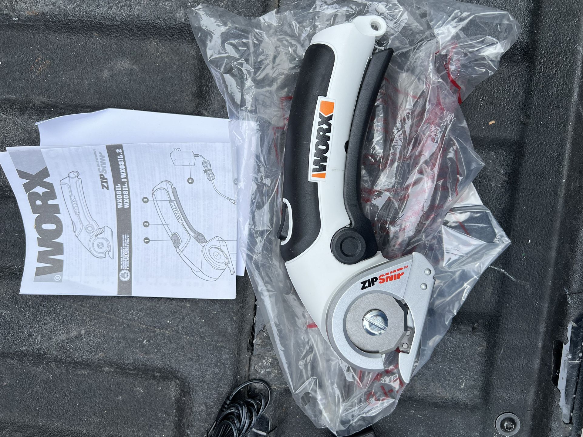 Worx Zip Snip Cordless 4-Volt Rotary Blade Cutter & Crafter. New In Box