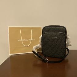 MICHAEL KORS Medium Logo Crossbody Bag