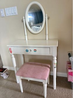 Girls vanity