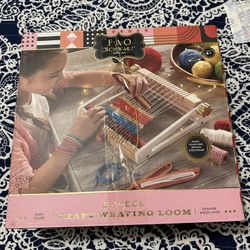 FAO Schwarz - weaving Loom
