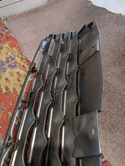 2006 Infiniti G35 Front Grille