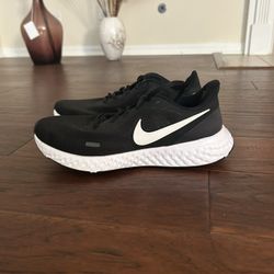 Nike Revolution 5 Running Shoes