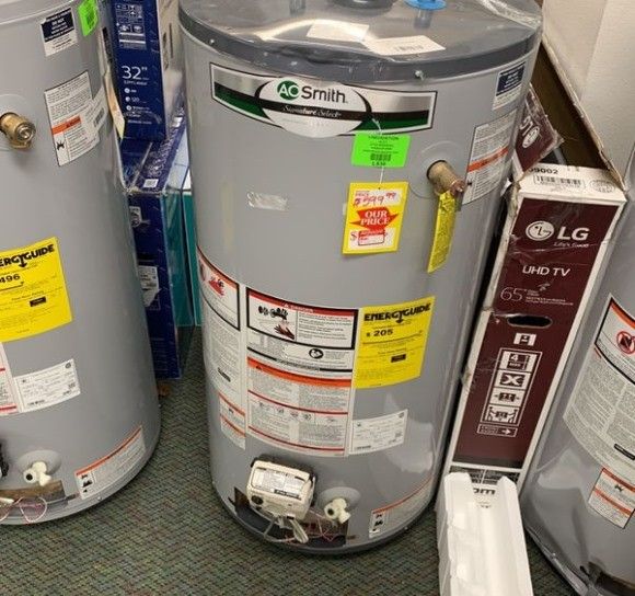 AO SMITH G6S4040NVR WATER HEATER 40 gallon for Sale in Redondo Beach