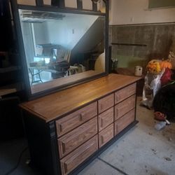Dresser With Large Mirror 