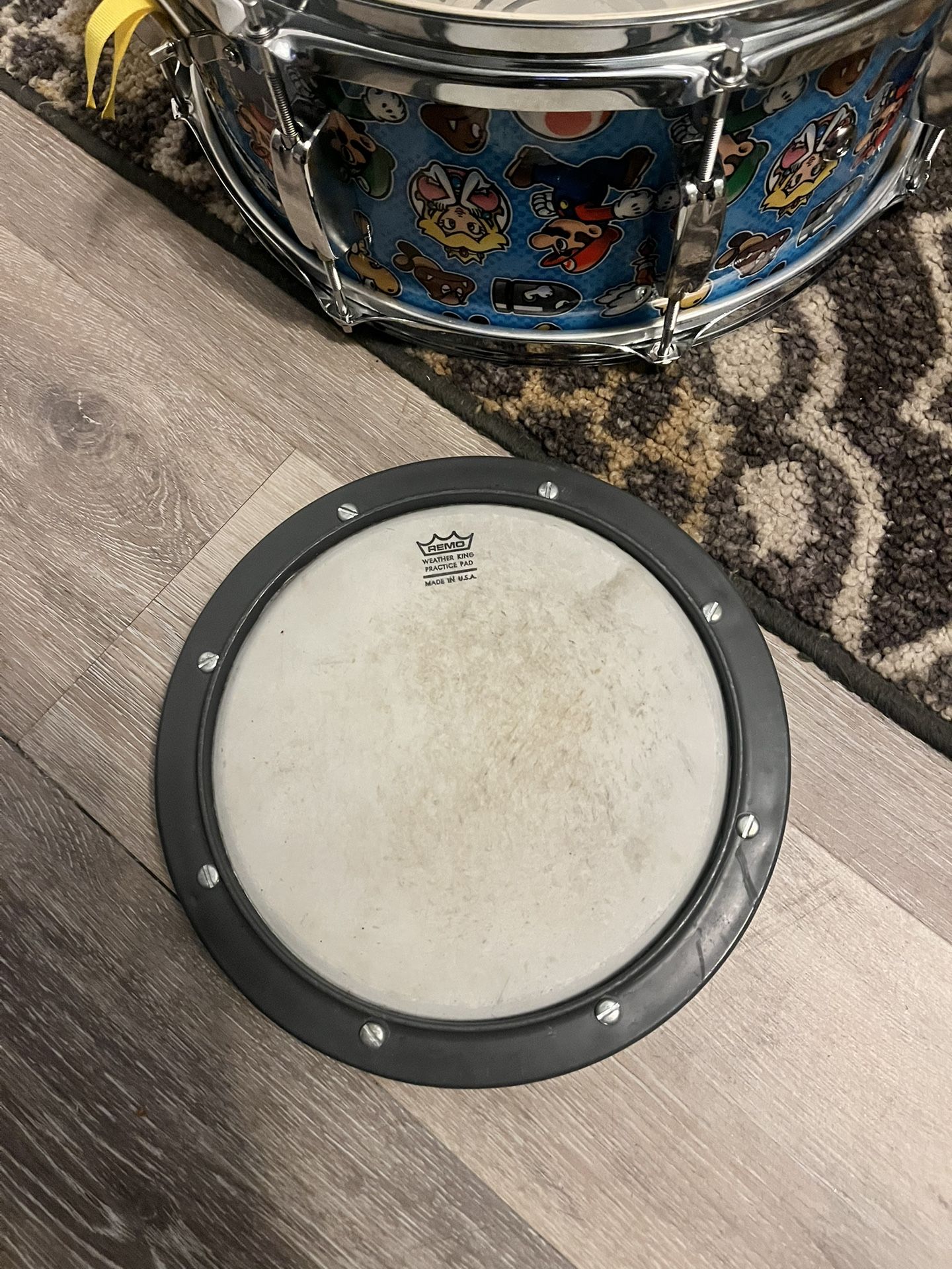 Remo 10 inch RT practice pad ( can include new drumsticks)