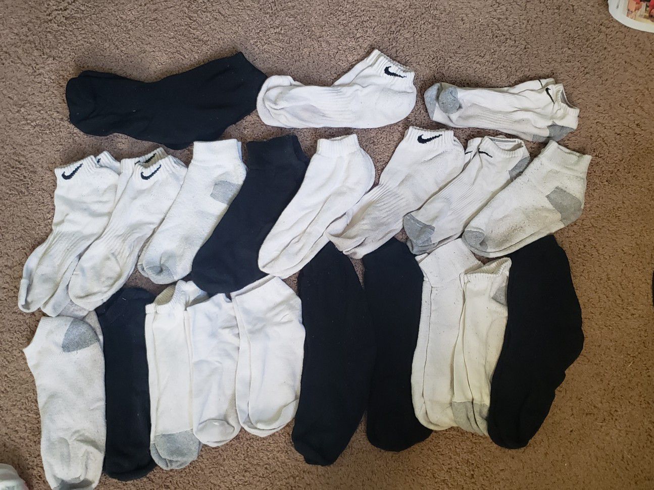 21 pairs of mens socks