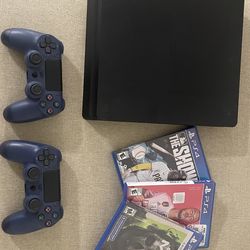 PS4 2 controllers 3 games