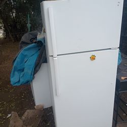 GE Refrigerator 