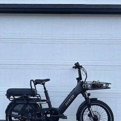 Aventon Abound SR Electric Cargo Bike – Like New, Only 12 Miles - 2024 E-bike Bicycle