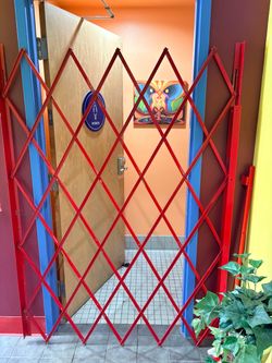 Security gate - accordion style