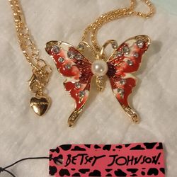 Beautiful Betsey Johnson Butterfly Sweater Necklace. Gold Tone.
