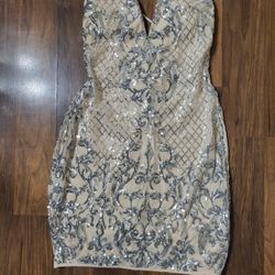 Windsor dress for women size large I think it fits like a size medium.