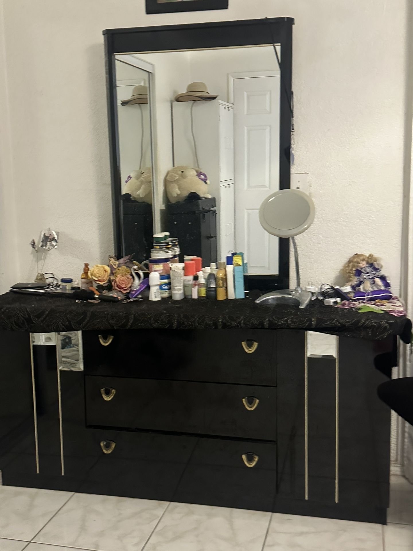 Dresser Black