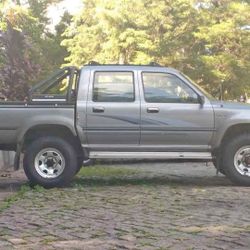 1995 TOYOTA HILUX 