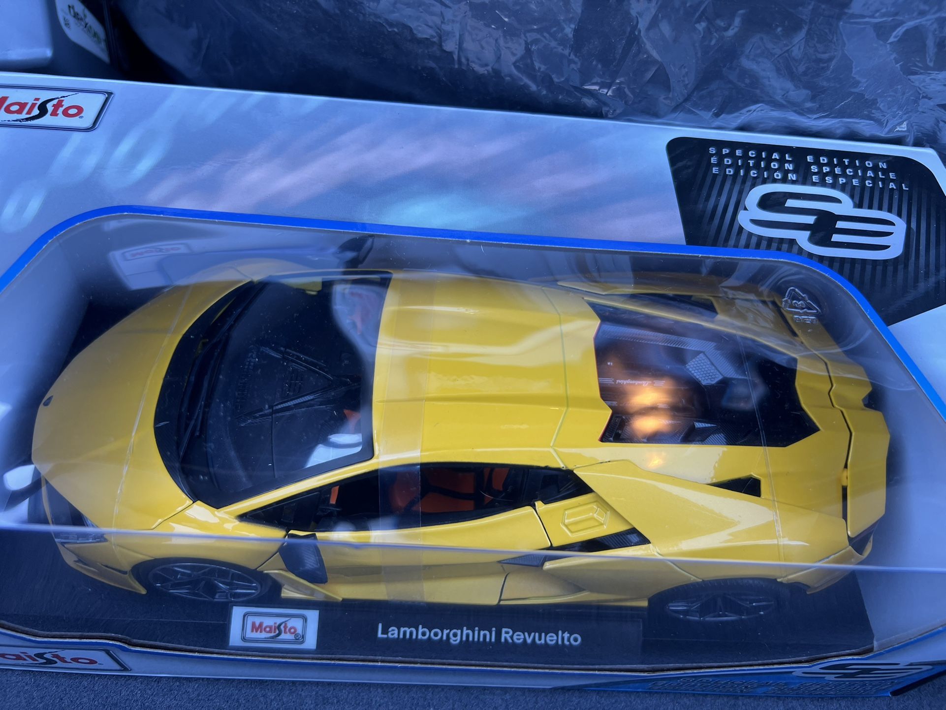 Lambhorghini Revalto Toy Car 1/18 New 
