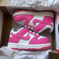 Toddler Girls Pink Fuchsia Nike Dunks NEW Size 4C