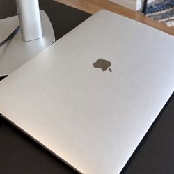 2019 MacBook Pro 16” – Intel i9 / 32GB RAM / Radeon Pro 5500M