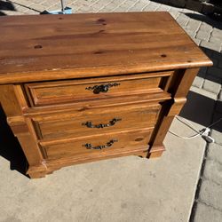Brown Night Stand( read Discription)
