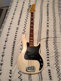 G&L Tribute LB-100 bass guitar