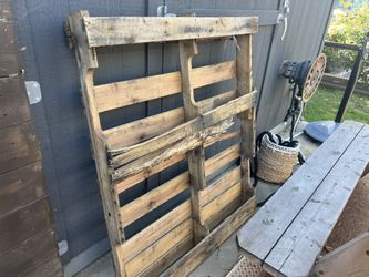 Wood pallet