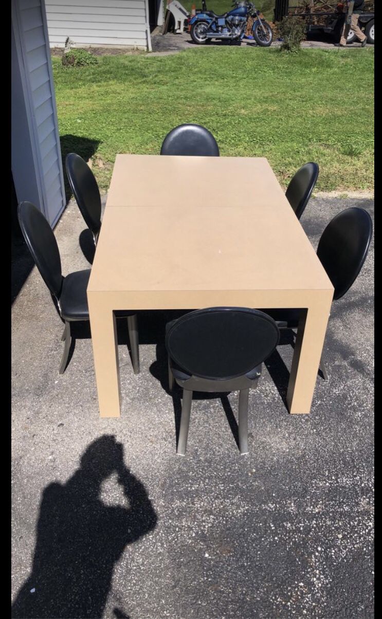 Kitchen/Dining room table with 6 chairs