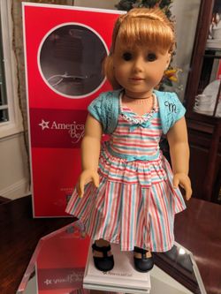 American Girl Doll, Maryellen Larkin, Play And Play Stand, Earrings, With Box - Excellent Condition
