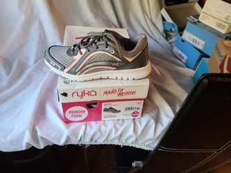 New Women's Tennis Size 5.5