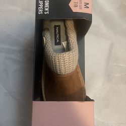 Nautica Slippers Size M