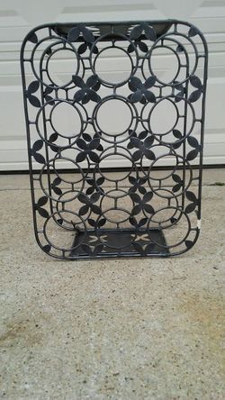 Wine bottle holder