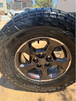 285/70R17 falken wildpeak AT3w 33s