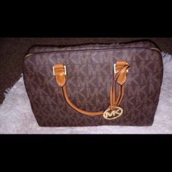 BNWT Michael Kors, Large, Crossbody Pocketbook 