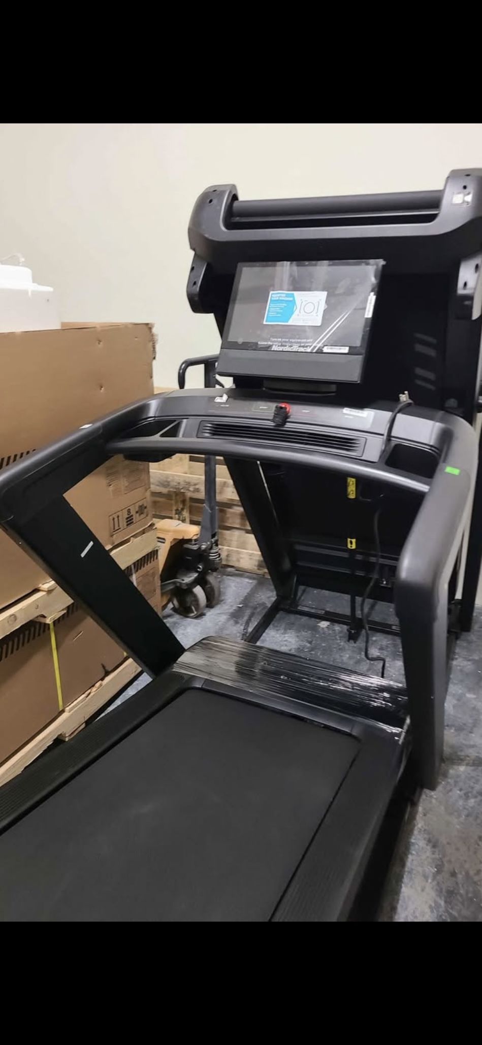 Fullerton -2025 model  Nordictrack Commercial 1750  16" ifit touchscreen  - 1300$